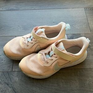 NIKE | Girls running gym shoes